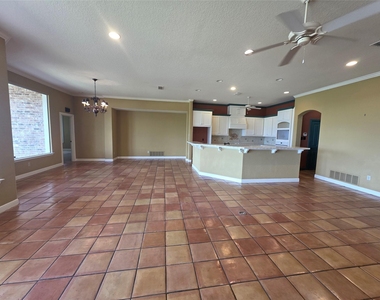 4204 Bluff View Drive - Photo Thumbnail 2