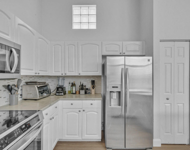 7693 Rockford Road - Photo Thumbnail 15