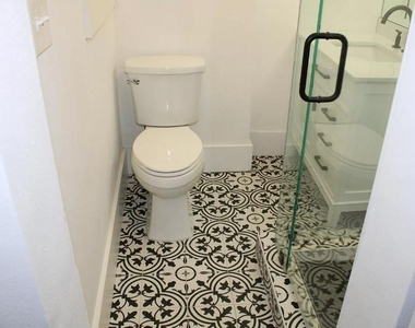 5632 Willis Avenue - Photo Thumbnail 9