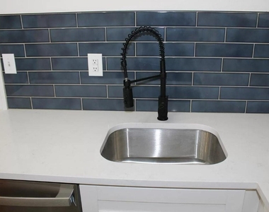 5632 Willis Avenue - Photo Thumbnail 24