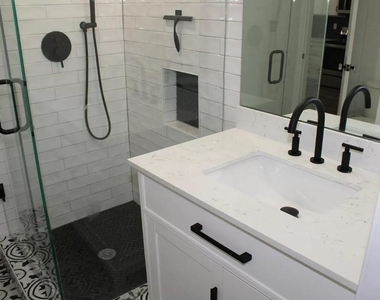 5632 Willis Avenue - Photo Thumbnail 20