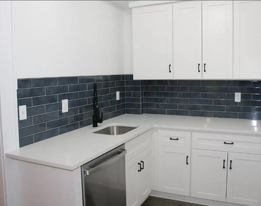 5632 Willis Avenue - Photo Thumbnail 21
