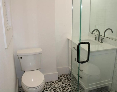 5632 Willis Avenue - Photo Thumbnail 7