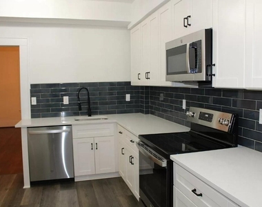 5632 Willis Avenue - Photo Thumbnail 25
