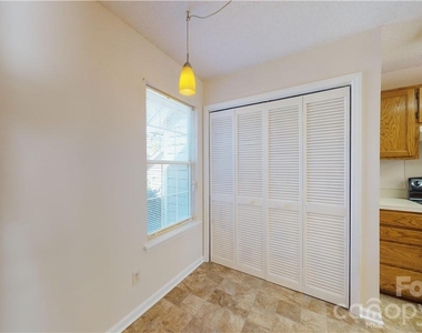 5622 Amity Springs Drive - Photo Thumbnail 4