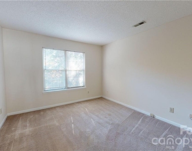 5622 Amity Springs Drive - Photo Thumbnail 10