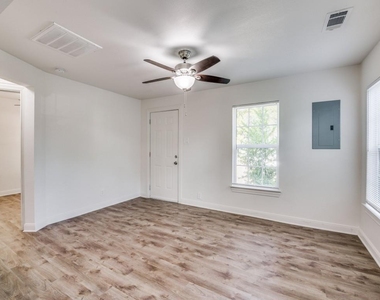 3902 Kenilworth Street - Photo Thumbnail 22