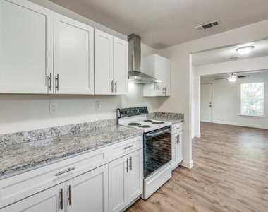 3902 Kenilworth Street - Photo Thumbnail 17
