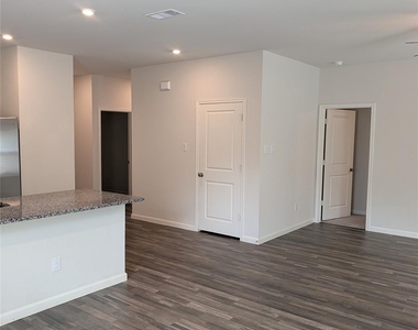 504 Jameson Street - Photo Thumbnail 4
