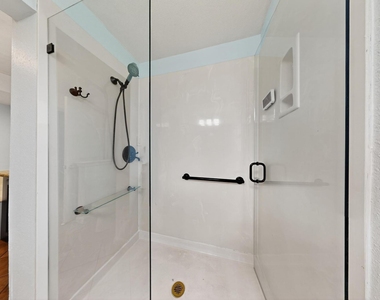 2927 Selma Lane - Photo Thumbnail 15