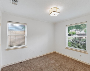2927 Selma Lane - Photo Thumbnail 27