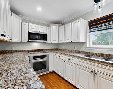 2927 Selma Lane - Photo Thumbnail 10