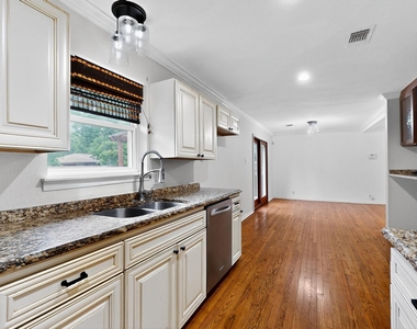 2927 Selma Lane - Photo Thumbnail 9
