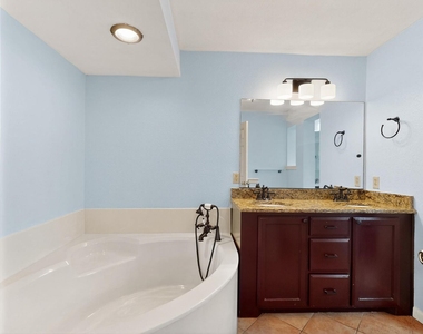 2927 Selma Lane - Photo Thumbnail 13