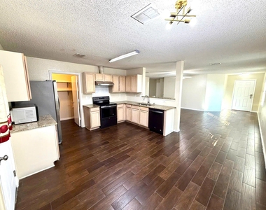 1108 Conner Court - Photo Thumbnail 3