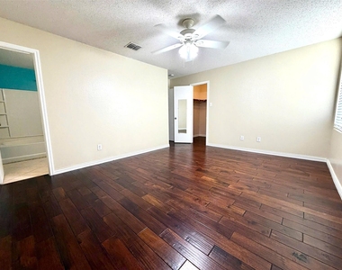 1108 Conner Court - Photo Thumbnail 6