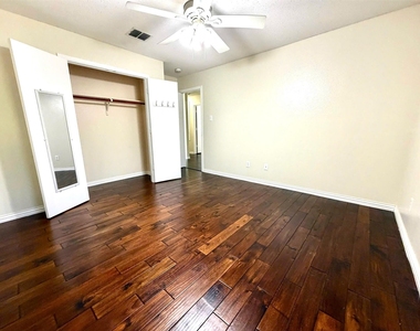 1108 Conner Court - Photo Thumbnail 9