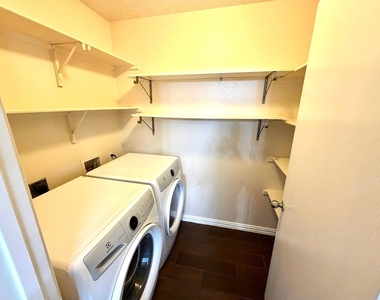 1108 Conner Court - Photo Thumbnail 11