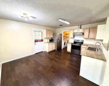 1108 Conner Court - Photo Thumbnail 4