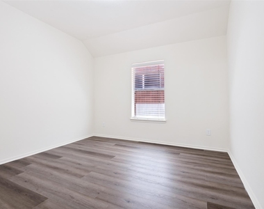 2755 Honey Suckle Drive - Photo Thumbnail 21
