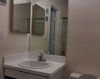 2401 Riverside Drive - Photo Thumbnail 9