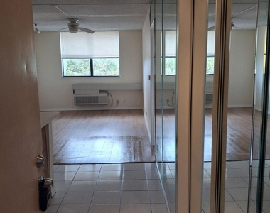 2401 Riverside Drive - Photo Thumbnail 10