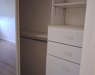2401 Riverside Drive - Photo Thumbnail 7