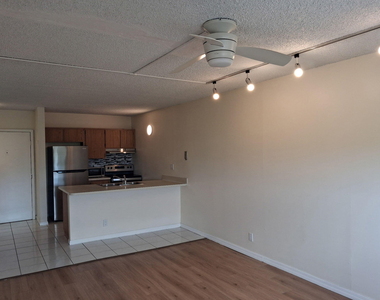 2401 Riverside Drive - Photo Thumbnail 11