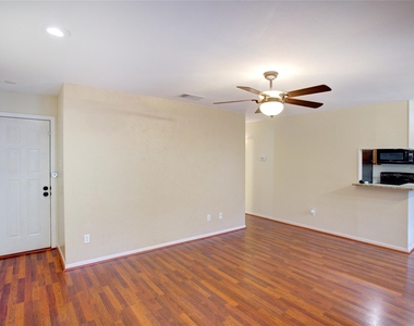 1304 Harwell Drive - Photo Thumbnail 3
