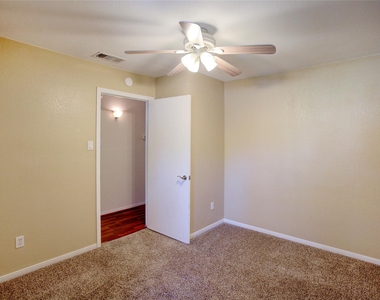 1304 Harwell Drive - Photo Thumbnail 13