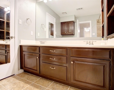 1304 Harwell Drive - Photo Thumbnail 10