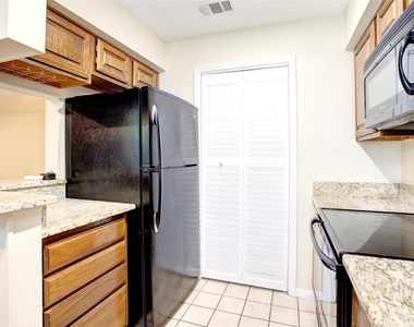 1304 Harwell Drive - Photo Thumbnail 6
