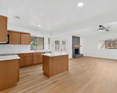 11231 Pelican Drive - Photo Thumbnail 7