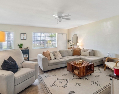 2455 Ne 51st Street - Photo Thumbnail 6