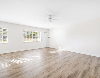 2455 Ne 51st Street - Photo Thumbnail 15