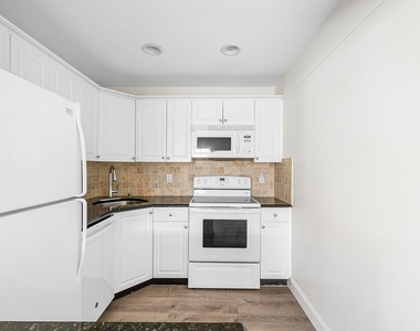 2455 Ne 51st Street - Photo Thumbnail 4