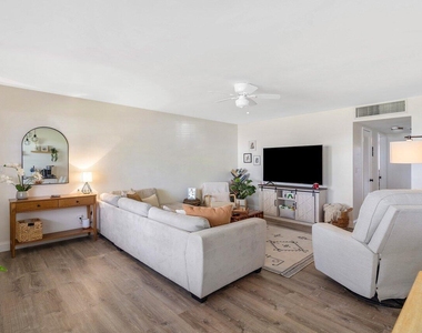 2455 Ne 51st Street - Photo Thumbnail 12