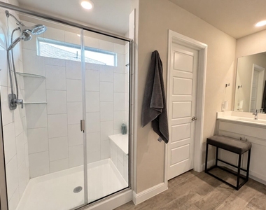 606 Capstone Circle - Photo Thumbnail 11