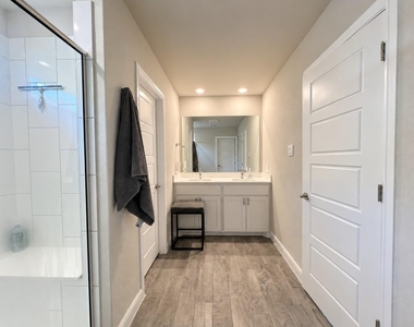 606 Capstone Circle - Photo Thumbnail 10