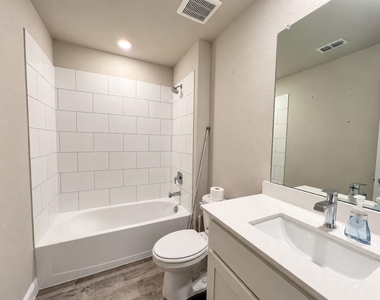 606 Capstone Circle - Photo Thumbnail 16