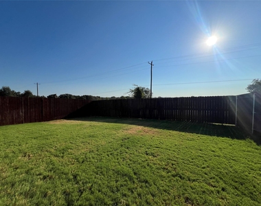 606 Capstone Circle - Photo Thumbnail 18