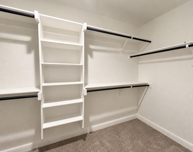 606 Capstone Circle - Photo Thumbnail 9