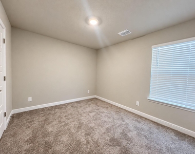 606 Capstone Circle - Photo Thumbnail 13