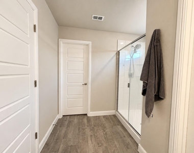 606 Capstone Circle - Photo Thumbnail 12