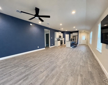 606 Capstone Circle - Photo Thumbnail 2