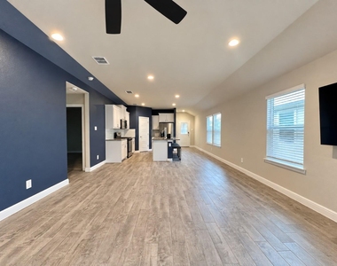 606 Capstone Circle - Photo Thumbnail 3
