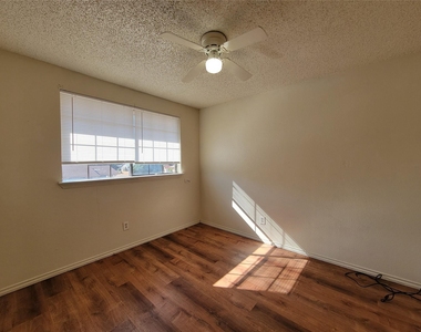 1324 Bluffview Drive - Photo Thumbnail 7