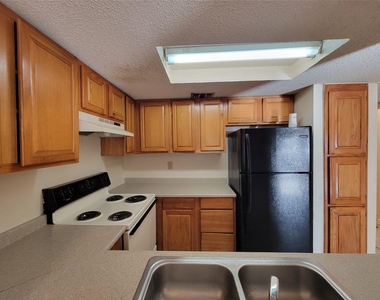 1324 Bluffview Drive - Photo Thumbnail 2