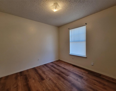 1324 Bluffview Drive - Photo Thumbnail 3