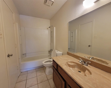 1324 Bluffview Drive - Photo Thumbnail 4